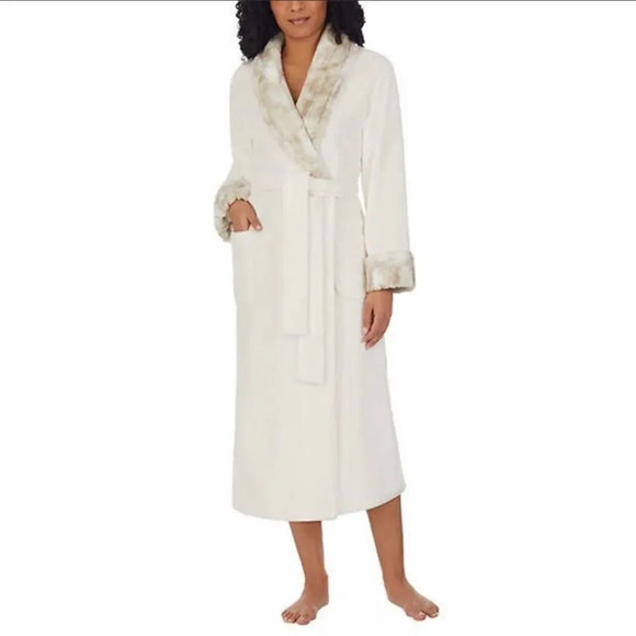 Midnight by Carole Hochman Other - Carole Hochman Womens' Plush Robe 3X sold
